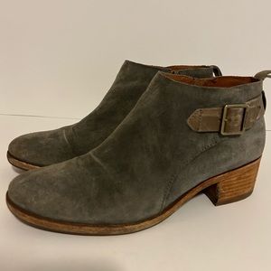 Korkease Mesa genuine leather suede grey ankle boots booties size 10 with buckle